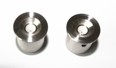 深圳市華葉拉絲模具 專(zhuān)業(yè)直供中走絲機(jī)床高性能水嘴與眼模